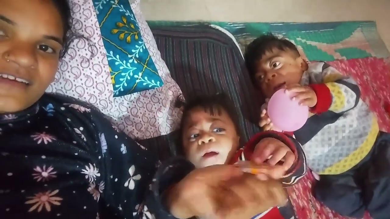 मंकू बेदू को देखने के साथ-साथ घर के हो जाते हैं बहुत ज्यादा काम..... 😌😞