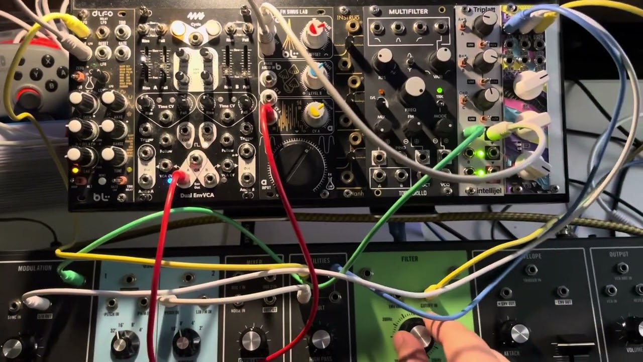 Designing analog bass synth FX and risers to sample (Moog Grandmother + Eurorack Modules)
