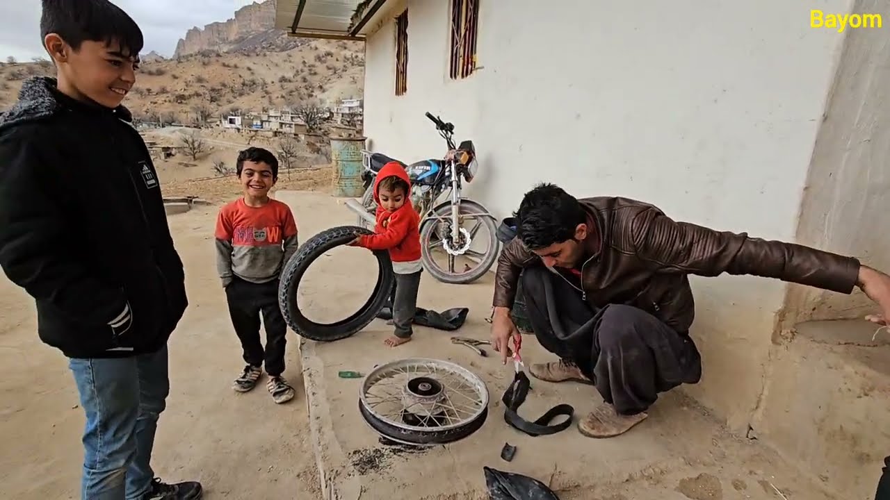 Jahanbakhsh'seffortstorepairHossein's motorcycle; thanks,farewellto home and taking care of thesheep
