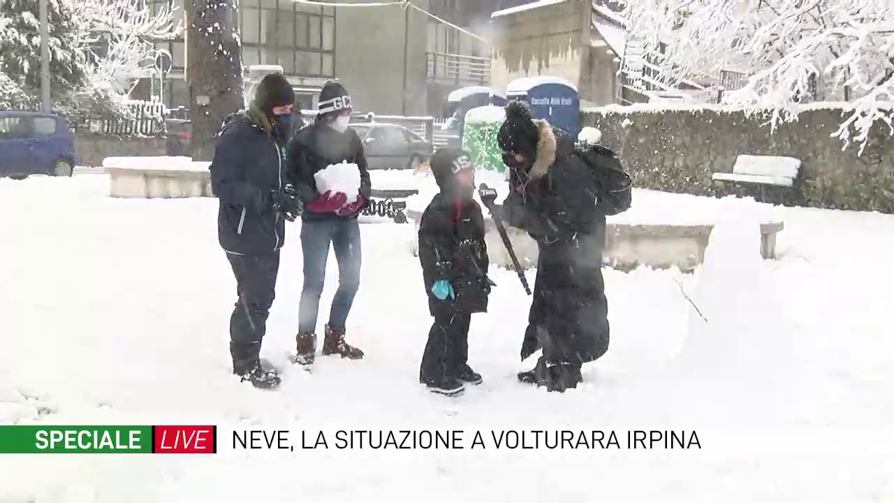 Neve 2021. Il paese di Volturara Irpina innevato.