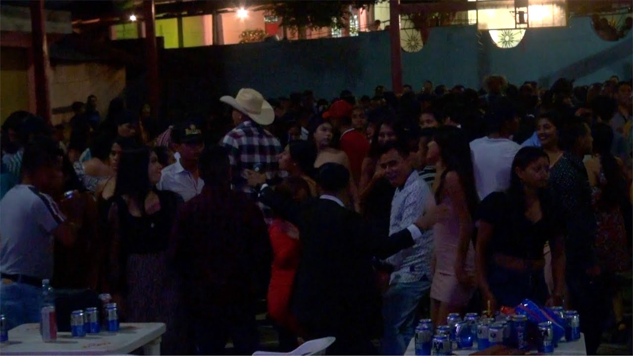 Mira que bonito bailan en Pico del Monte.