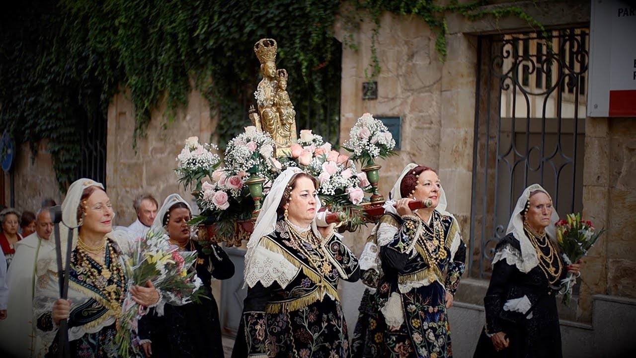 ▶ XXXII OFRENDA FLORAL en honor a la Patrona de Salamanca, la Virgen de la Vega. 2022.