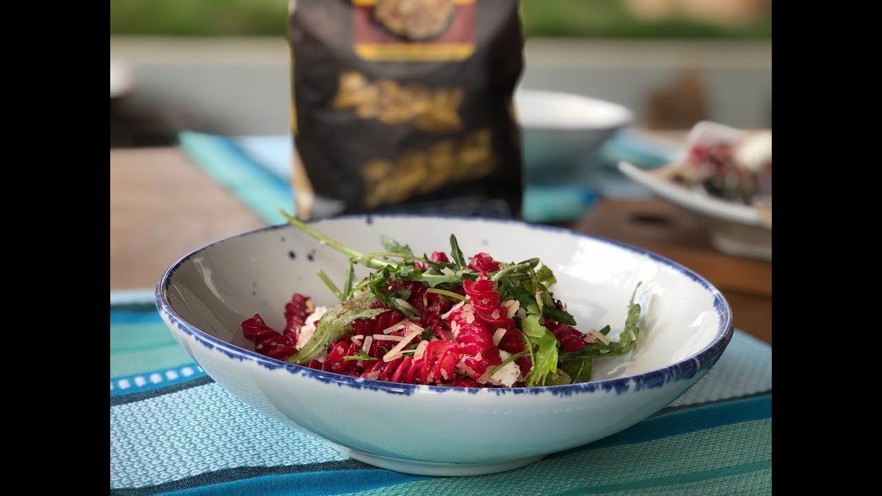 Pasta con betabel rostizado y nuez - Cocina con Conexión - Sonia Ortiz con Juan Farré