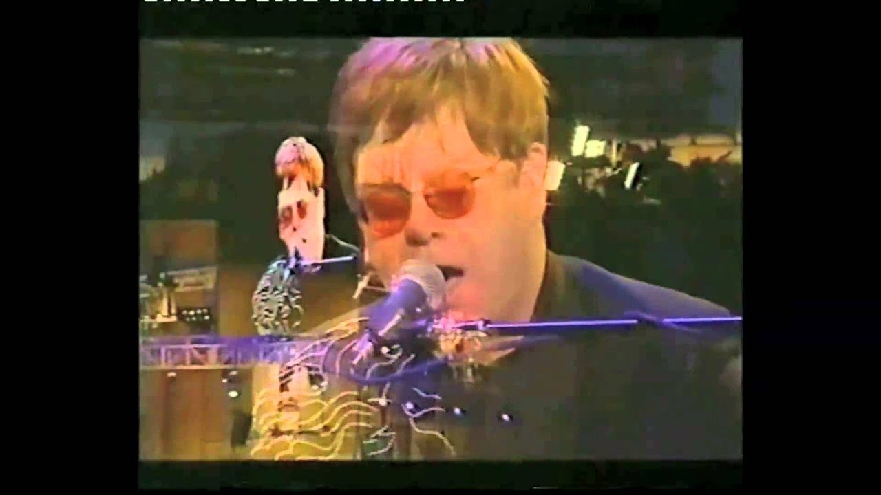 Elton John live Woburn Abbey 2000 -  Burn Down The Mission 9 (solo)