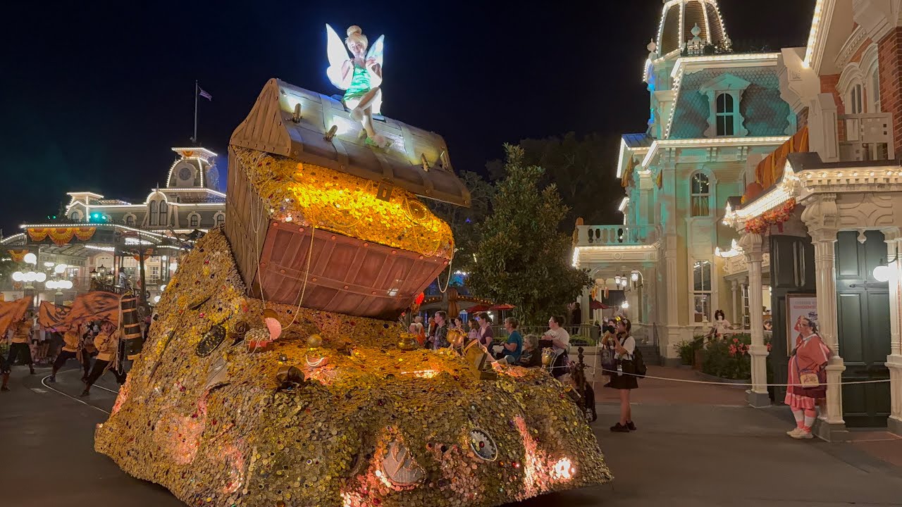 Mickey's Boo To You Halloween Parade from Town Square