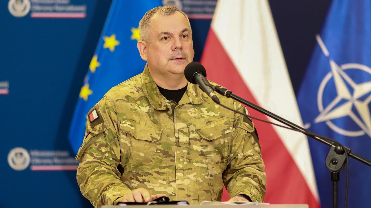 Konferencja prasowa - wystąpienie Szefa Sztabu Generalnego gen. Wiesława Kukuły