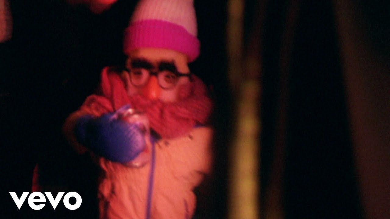Moby - I Love To Move In Here (Official Video)