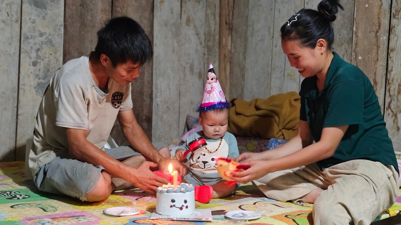 SU's luckiest thing: HUYEN took potatoes to sell, bought shoes, toys. Birthday cake for the baby