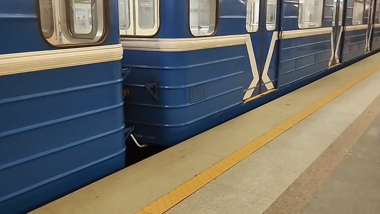 Поезда ЛВЗ и мвм заходят в тупик за станцией каменная горка в неправильном направлении на отстой 