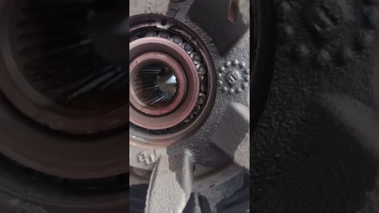 como quitar balero o mango trasero de Ford explorer