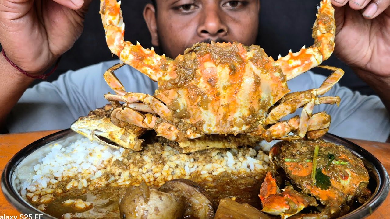 Spicy Crabs Masala Curry and Rice Eating #indiancurry #shortvideo #trending #entertainment #crabs 