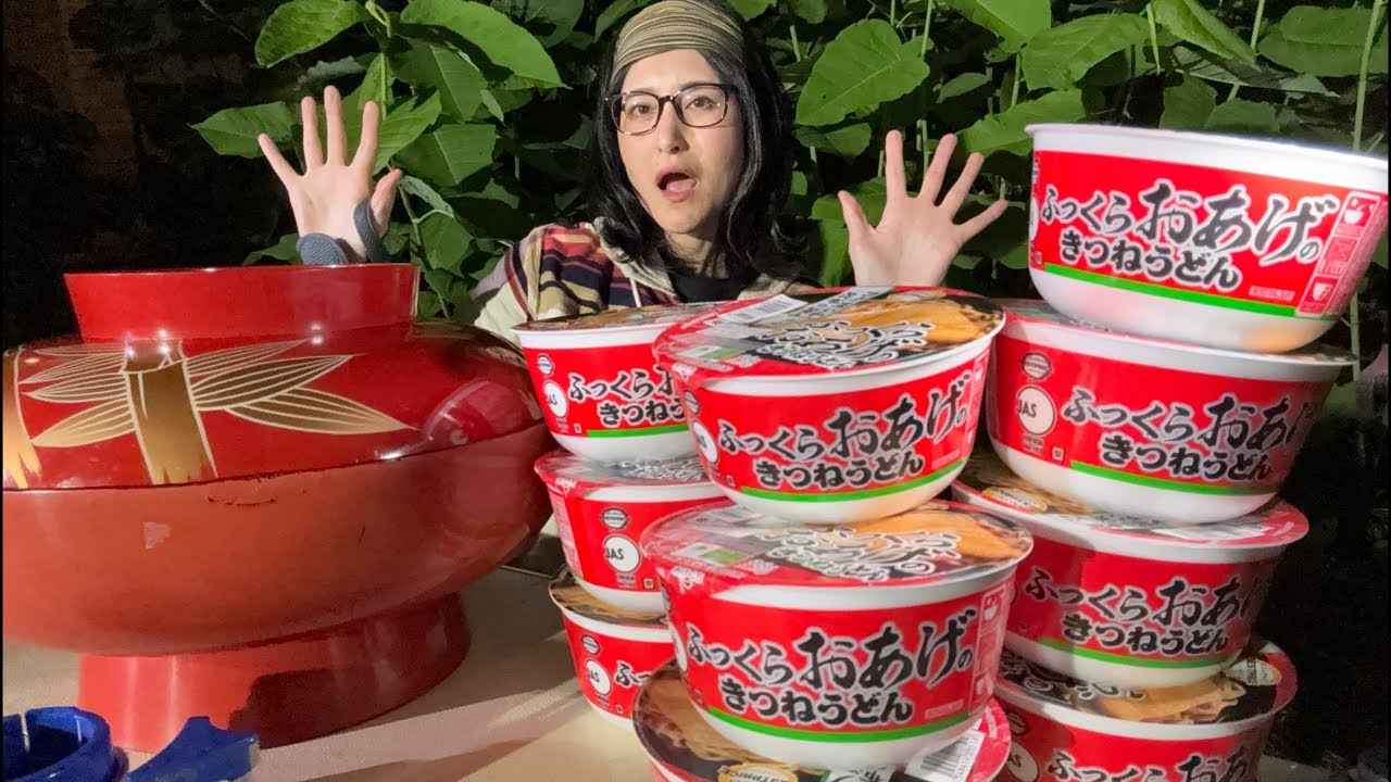 カップ麺10個食べ終わる前に私のTシャツのロゴを当ててください【難易度激ムズ】【50歳 大食い女】