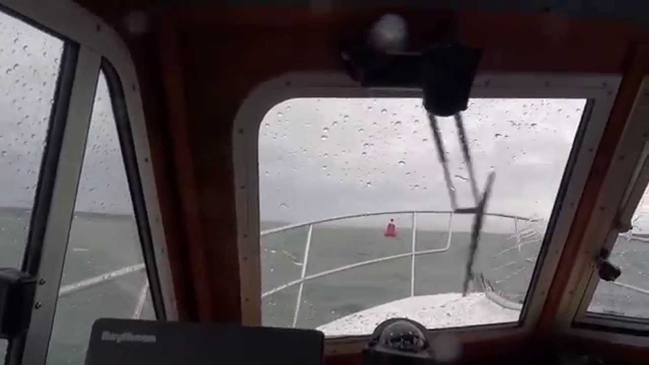 Mitchell 31 MKIII Motorboat - Heading up Western Solent from Calshot