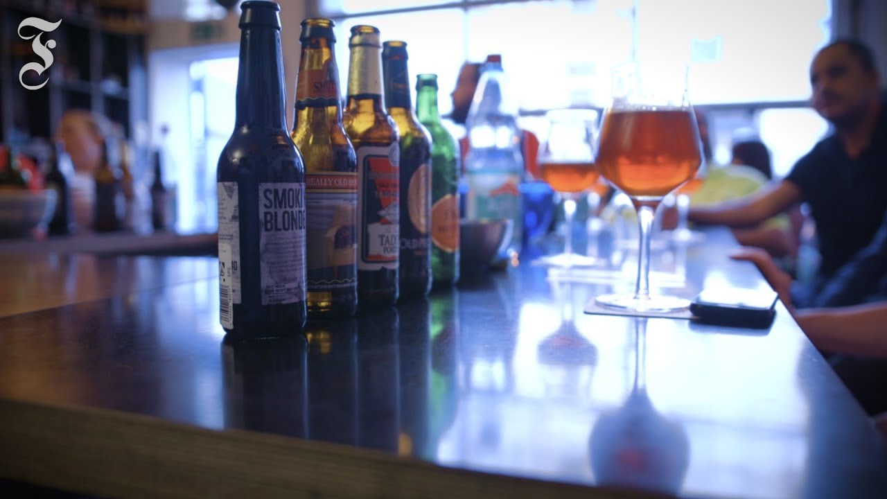 Bierprobe beim Mechaniker: Autos und &Oslash;l