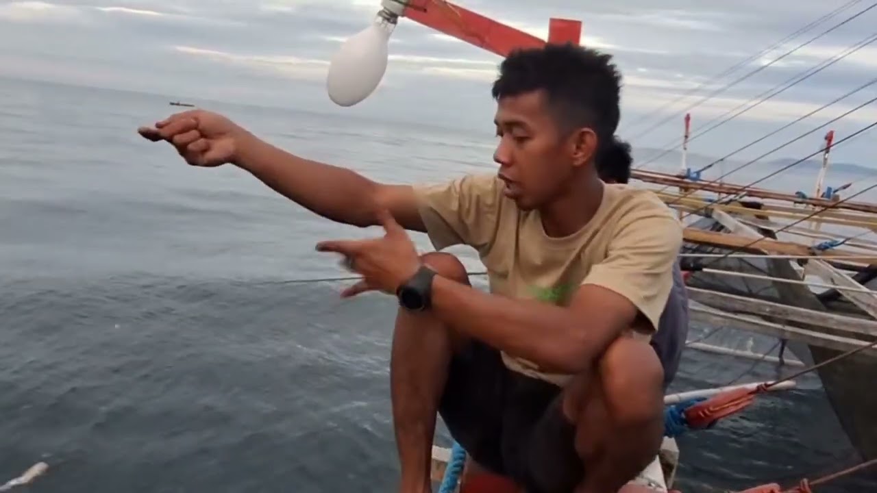 Di Tengah Laut, Mancing Dasaran Manual, Strike Terus!#mancing #bolang #petualang 
