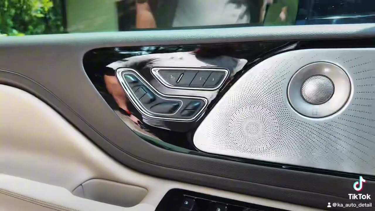 21 Lincoln Aviator Detail