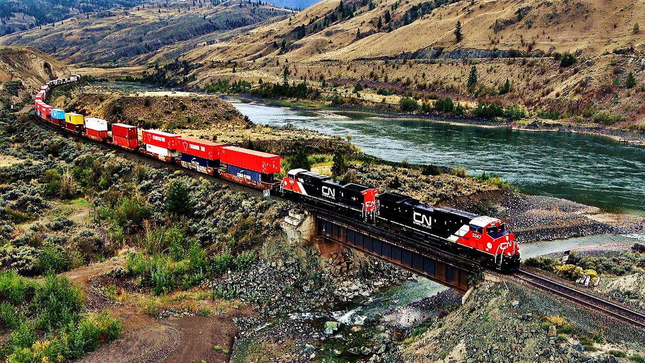 BIG DOUBLE STACK TRAINS WORKING BOTH SIDES OF THE CANYON!
