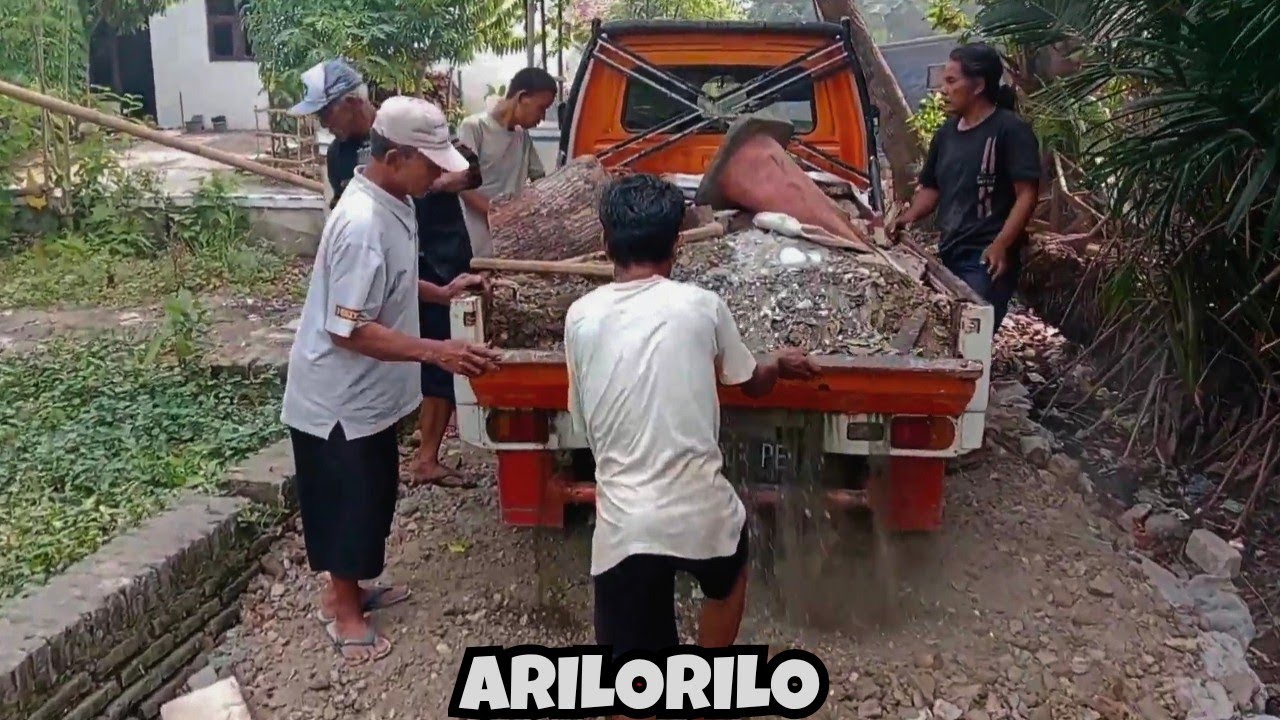KERJA BAKTI DI BELAKANG RUMAH 