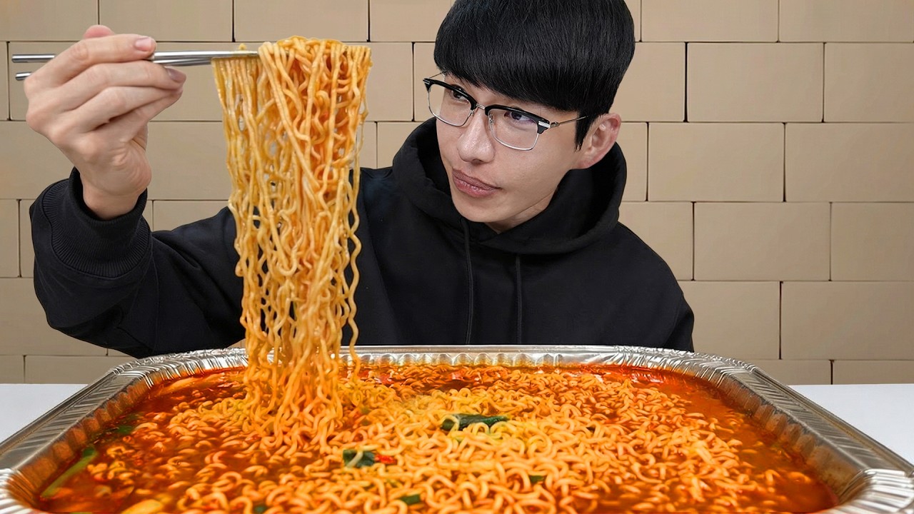 요새는 컵라면을끓이면서 먹게나오는겨?