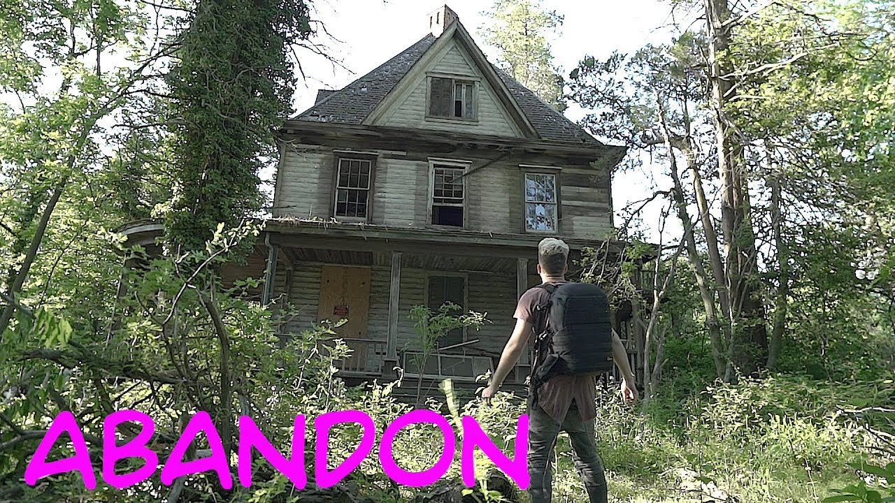 Abandoned ADDAMS FAMILY MANSION - Car Graveyard In Backyard!