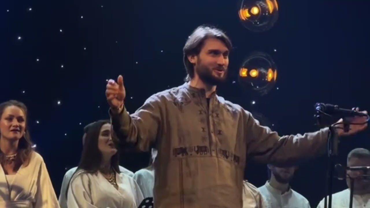 Це неймовірно. Два прекрасні солісти на сцені. 