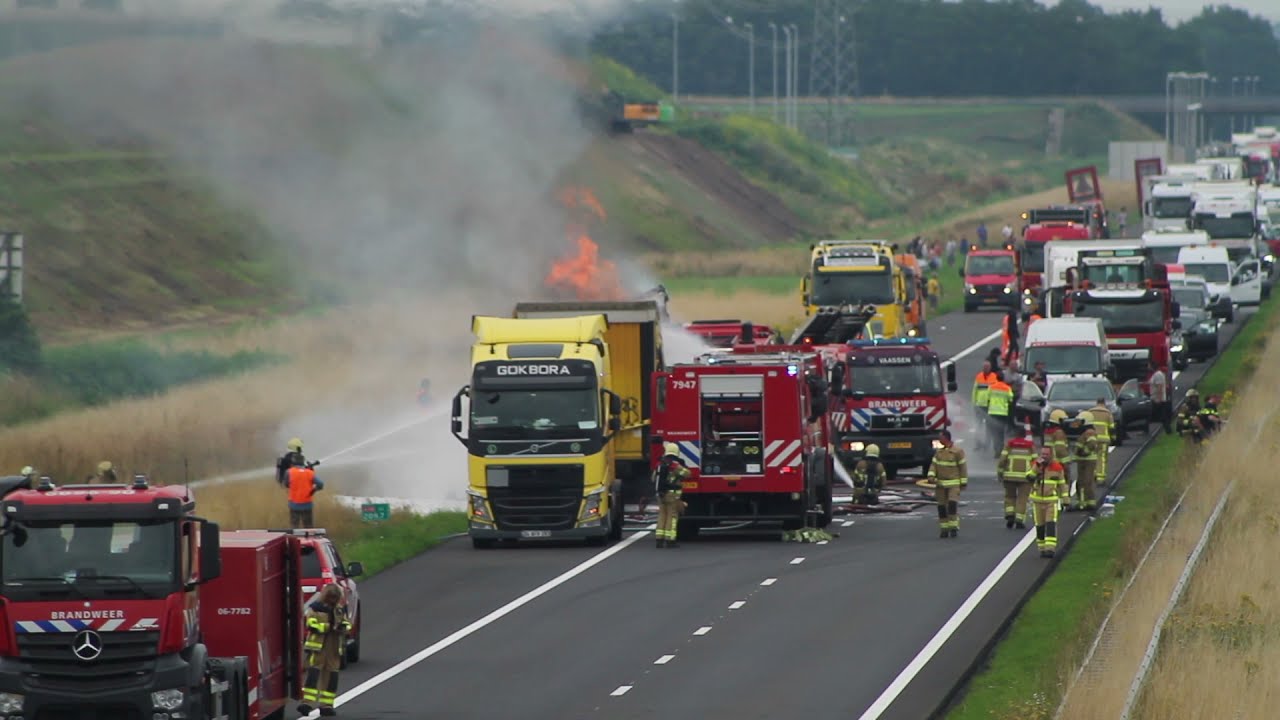 Trailer gaat in vlammen op bij Apeldoorn