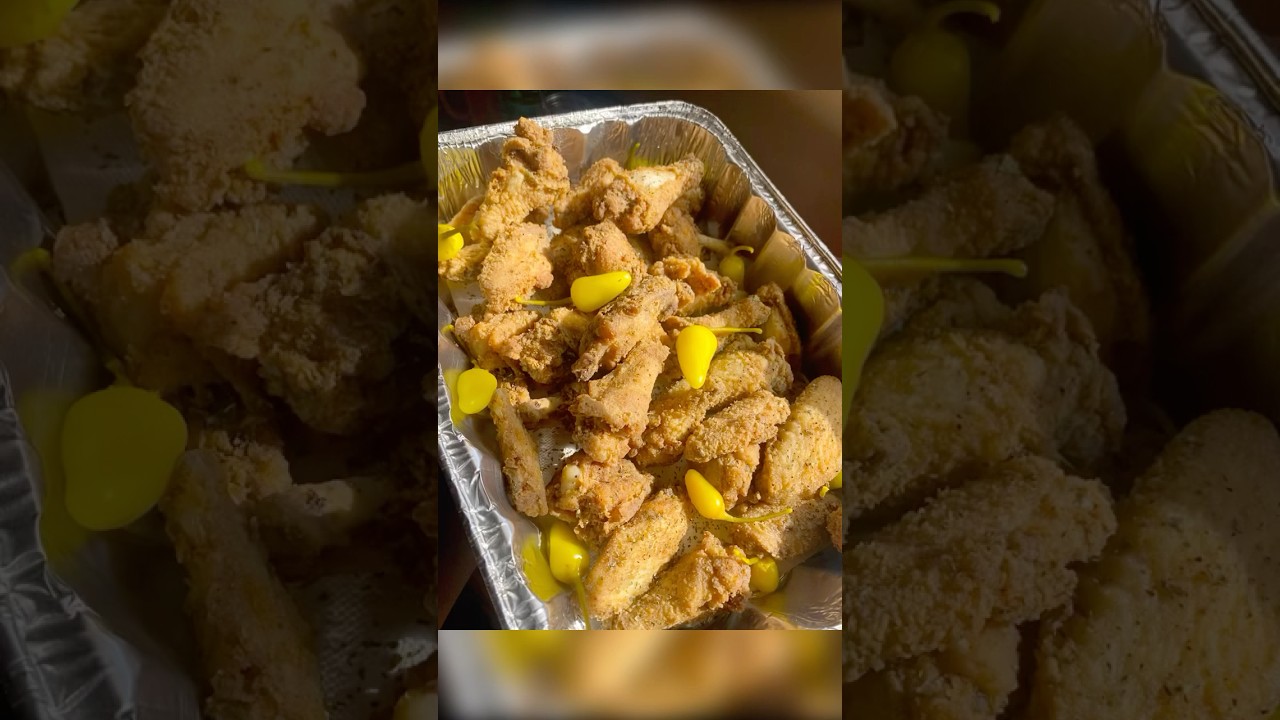 🍗 Fried Chicken Wings and homemade buffalo sauce 🍗 #food #chickenwings #cooking #buffallosauce
