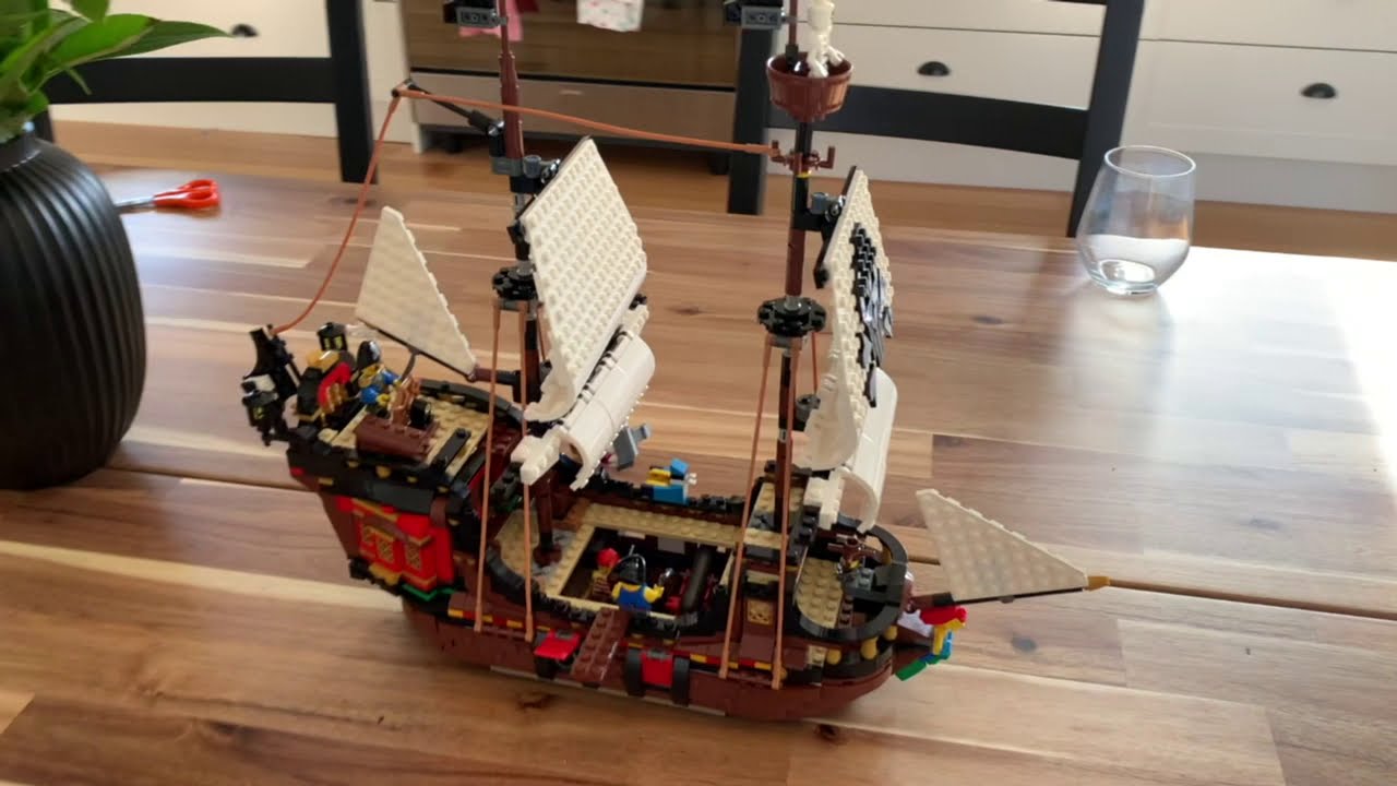 Lego Pirate Ship construction time lapse