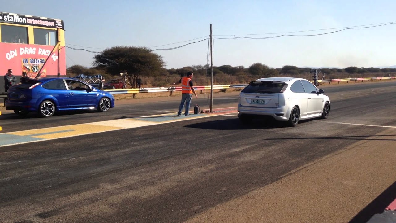 Ford Focus ST225 vs Ford Focus ST225, Silver ST 400m 14.2 sec.