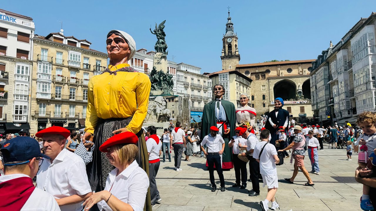 Gigantes y Cabezudos Vitoria Gasteiz 2025 | Parade of Giants and Bigheads Vitoria Gasteiz 2025
