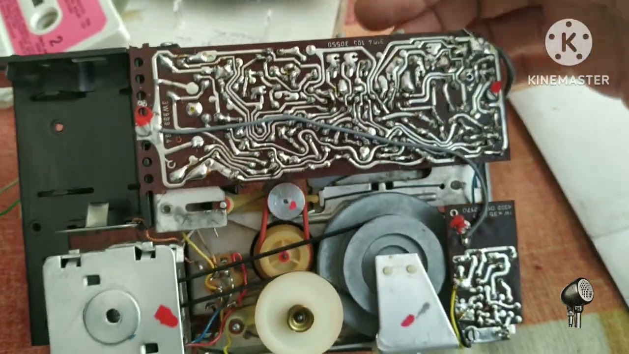 Cassette Philips EL3302 no suena nada, transistor previo abierto.
