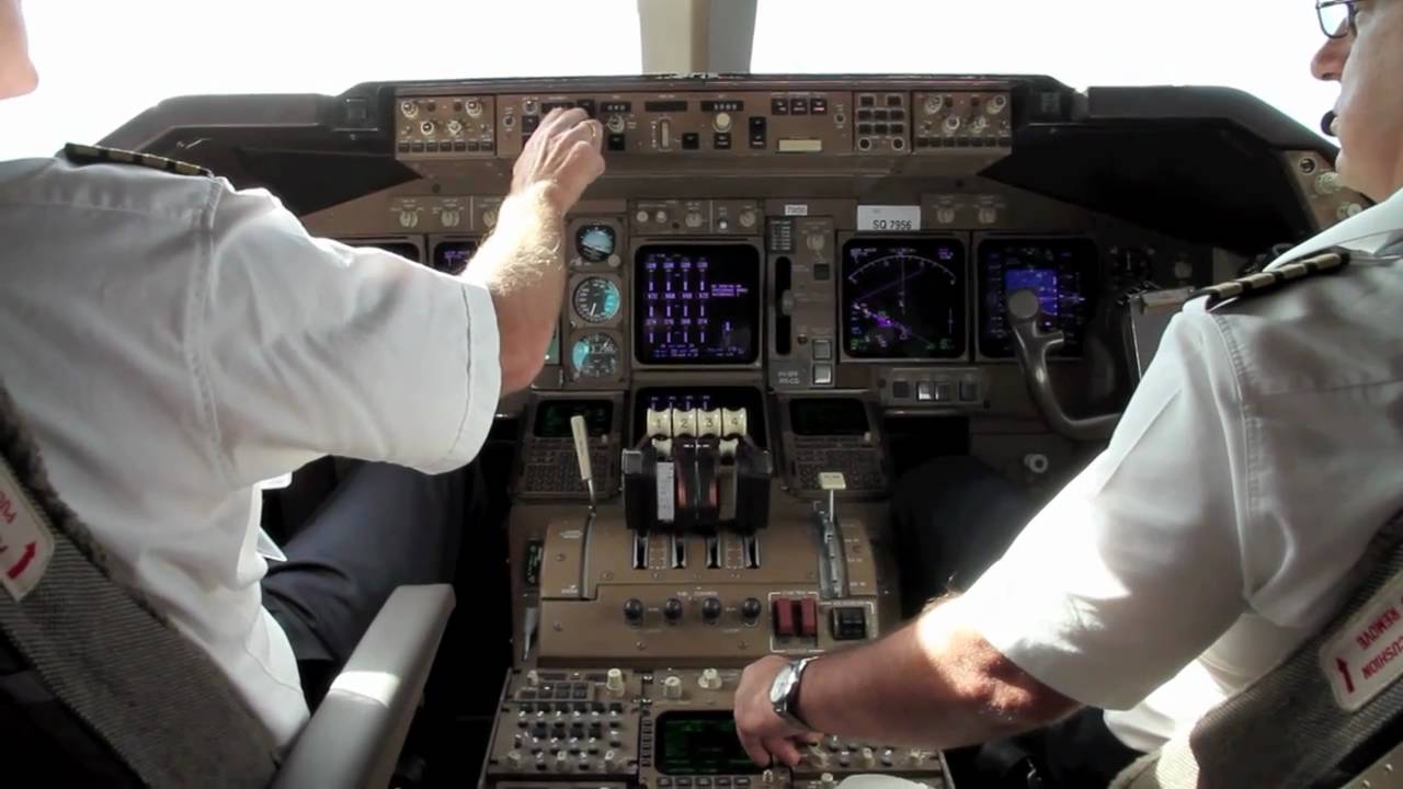 Cockpit - Boeing 747-400 Landing in Anchorage