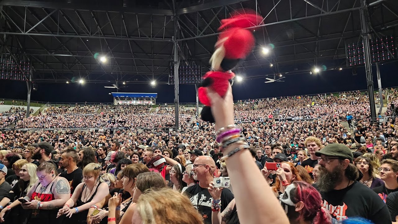 RED GLOW STICKS, PAPA!? YEAR ZERO Milwaukee GHOST August 12 2023 Reimperatour USA