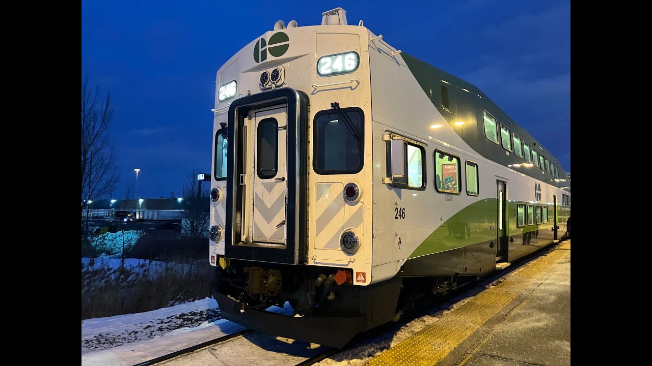 GO Transit 246 gives K5LA horn show! at Oshawa (Loud)