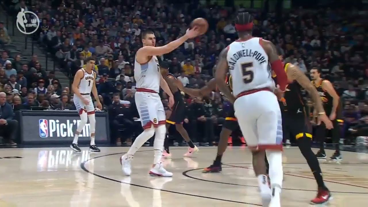Nikola Jokic with the ridiculous no-look pass to Aaron Gordon for the driving layup