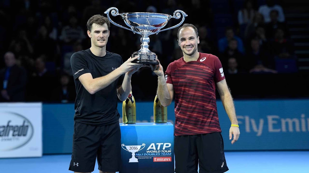 Murray Soares Receive No 1 Trophy London 2016