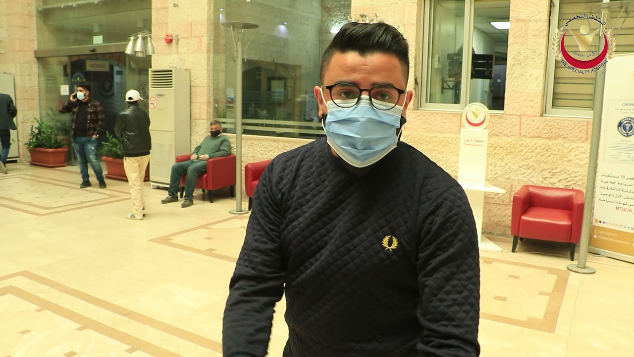 بلال العجارمة يتعرف على روبوت التعقيم الذكي الموجود فقط في المستشفى التخصصي