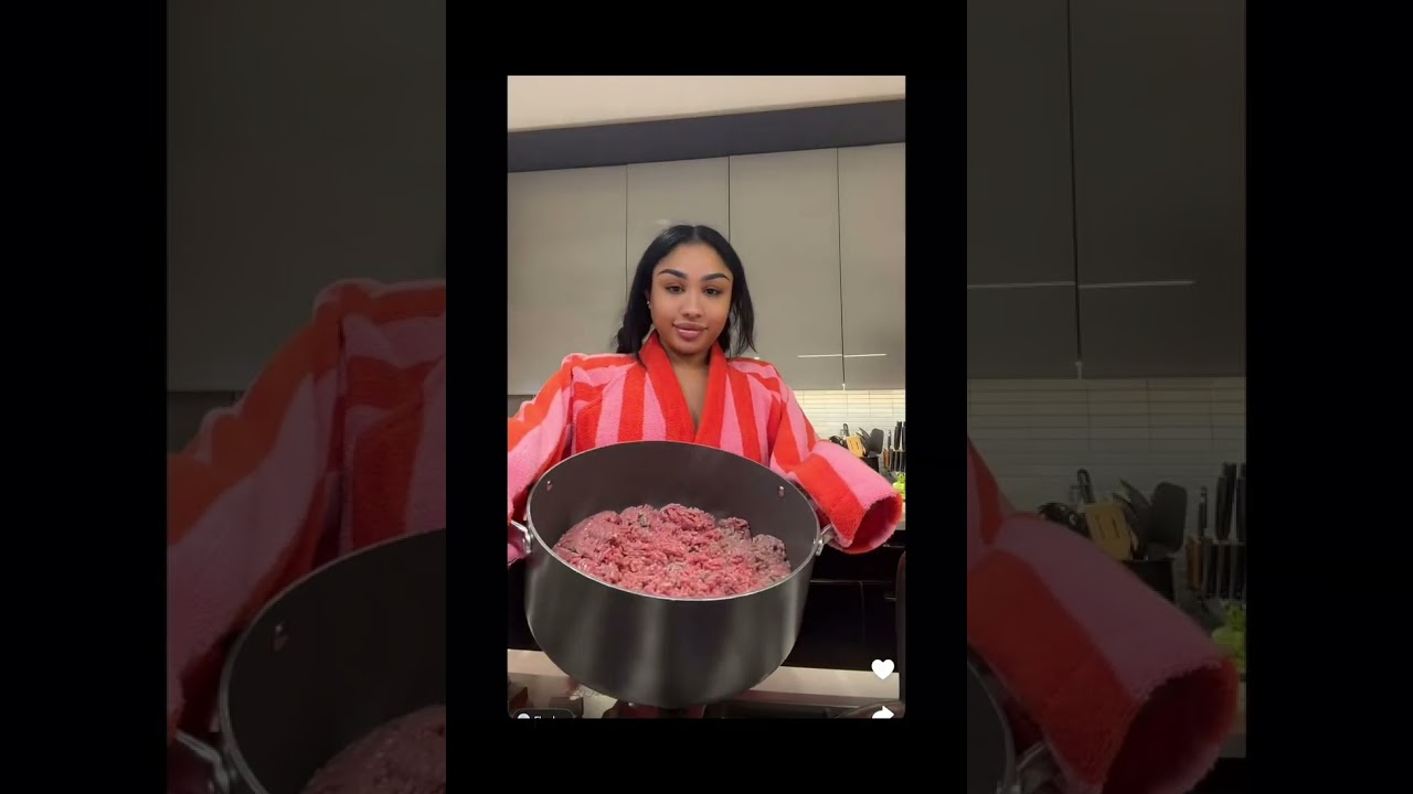 Ari Fletcher Sunday cooking vlog