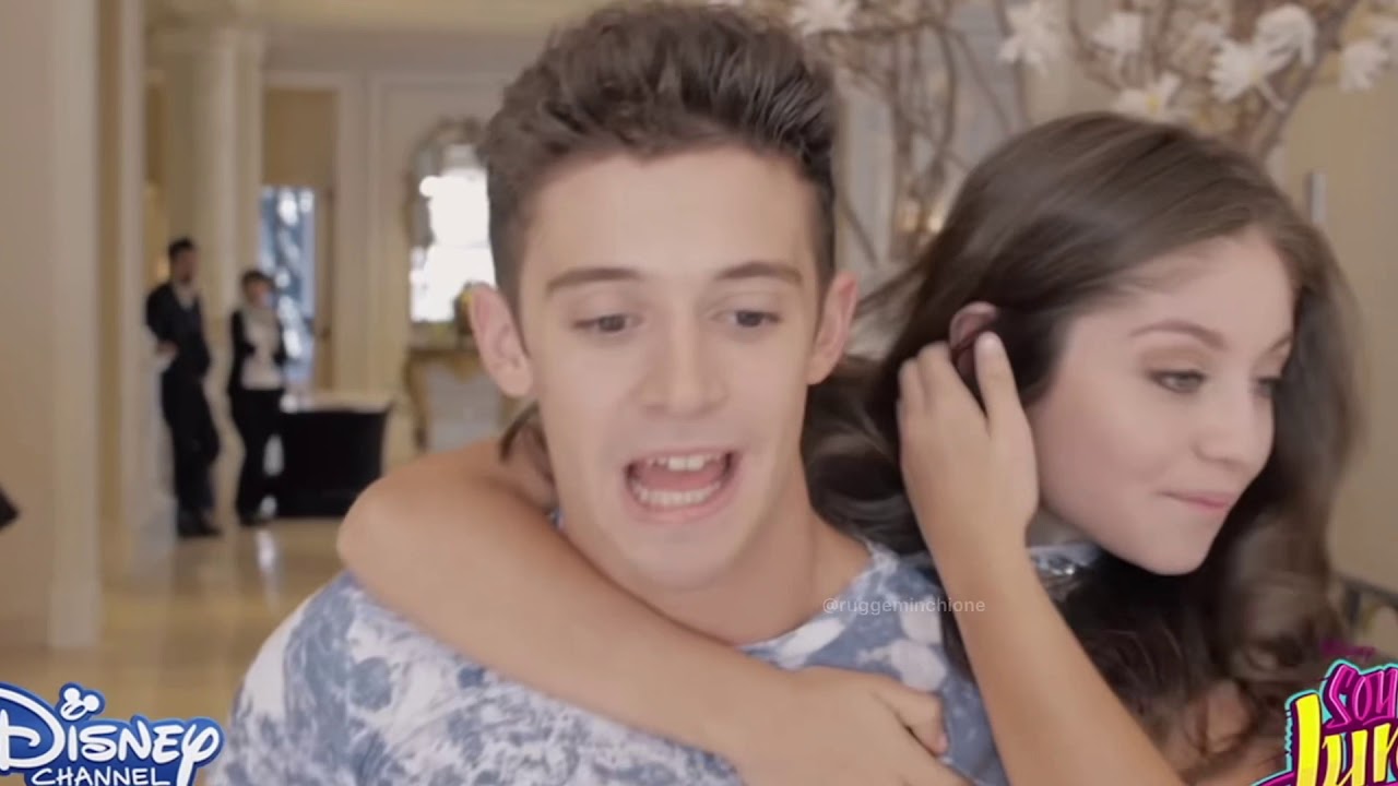 ruggero pasquarelli mirando karol sevilla por 6 minutos seguidos pt.2
