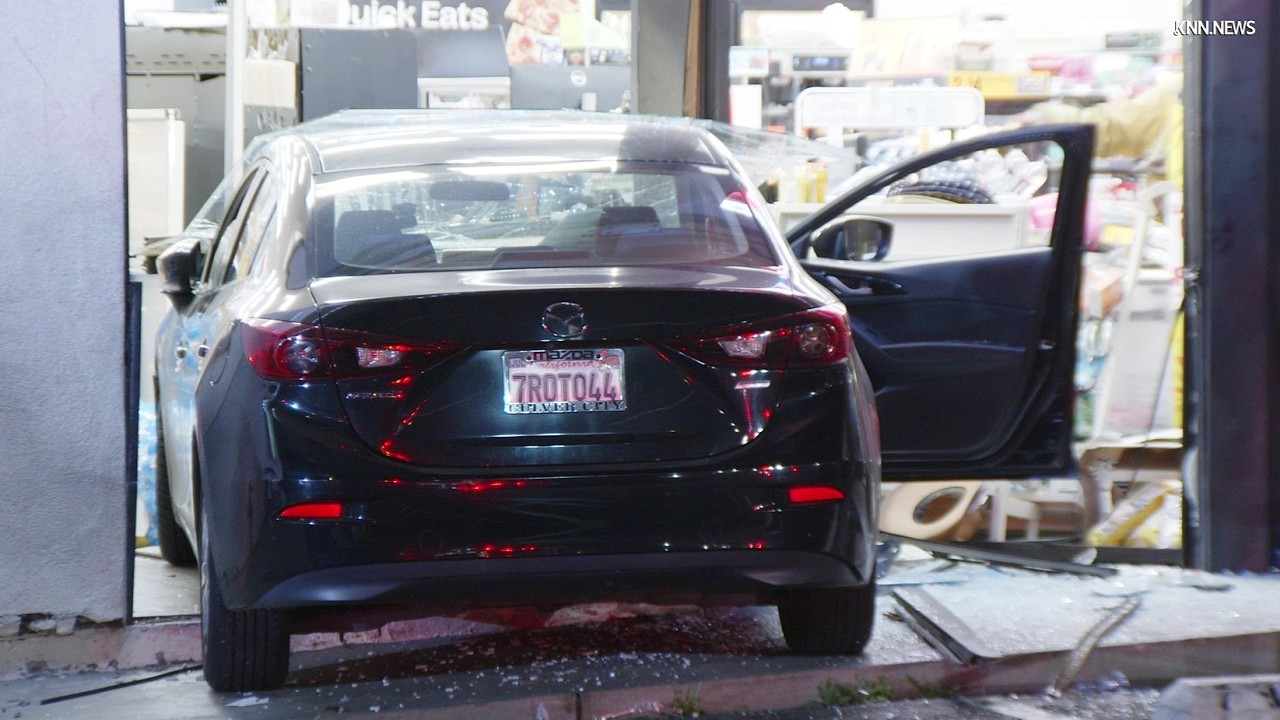 Vehicle Crashes Into 7-Eleven Store in Pico-Robertson