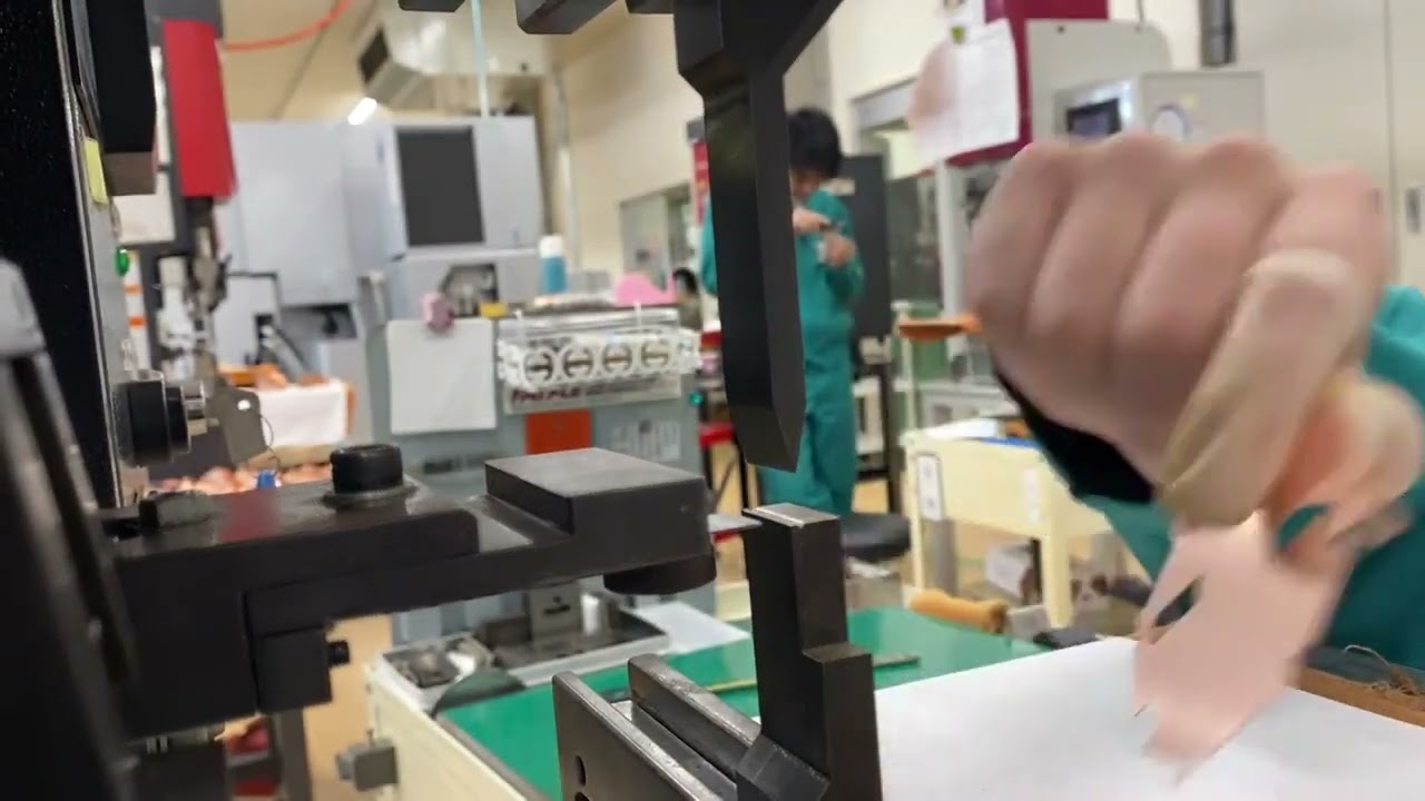 板金加工　試作　曲げ　バーリング