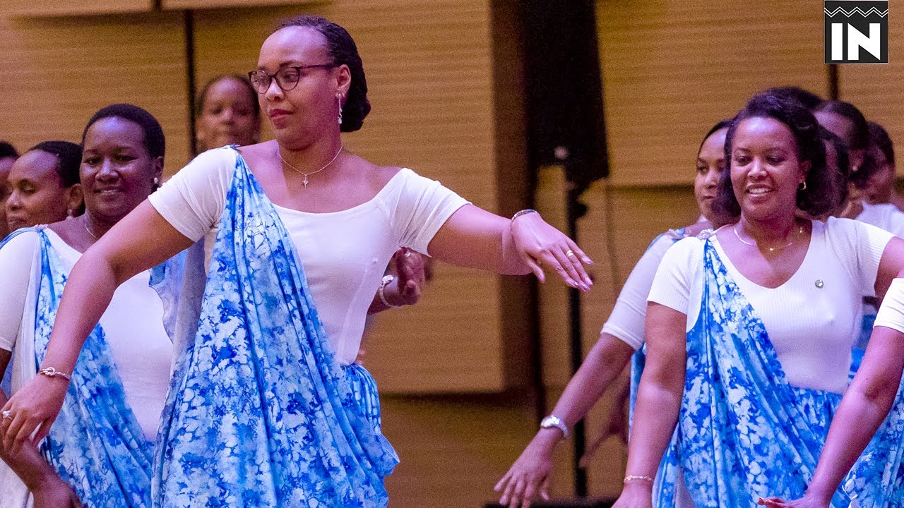 REBA Abayobozi bakuru b'u Rwanda babyina kinyarwanda