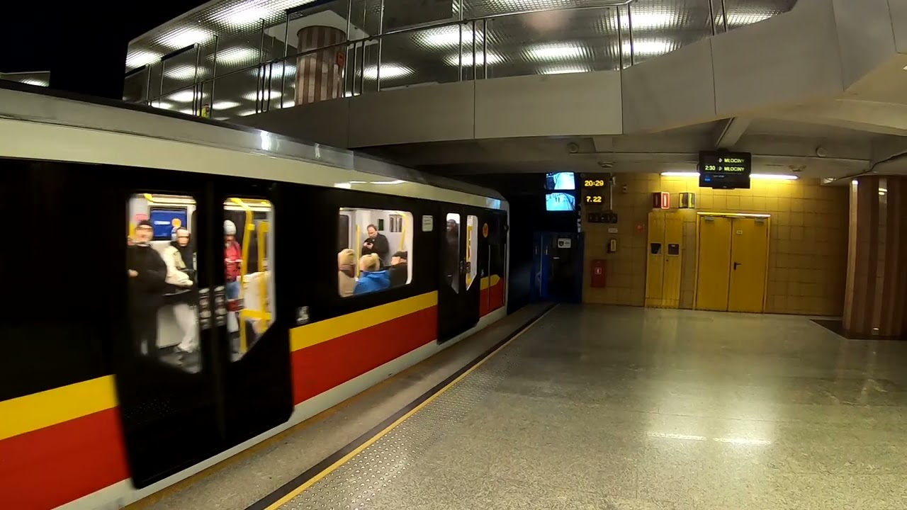 Metro Warszawskie M1 Stacja Centrum - Mega mix pociągów Metra Warszawskiego