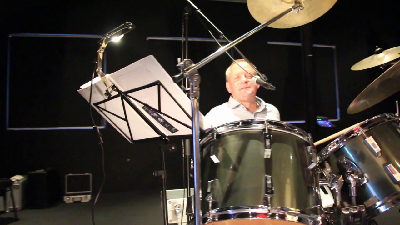 Brandend zand van Anneke Gronloh op accordeon en drums gespeeld door Duo Herman en Jos