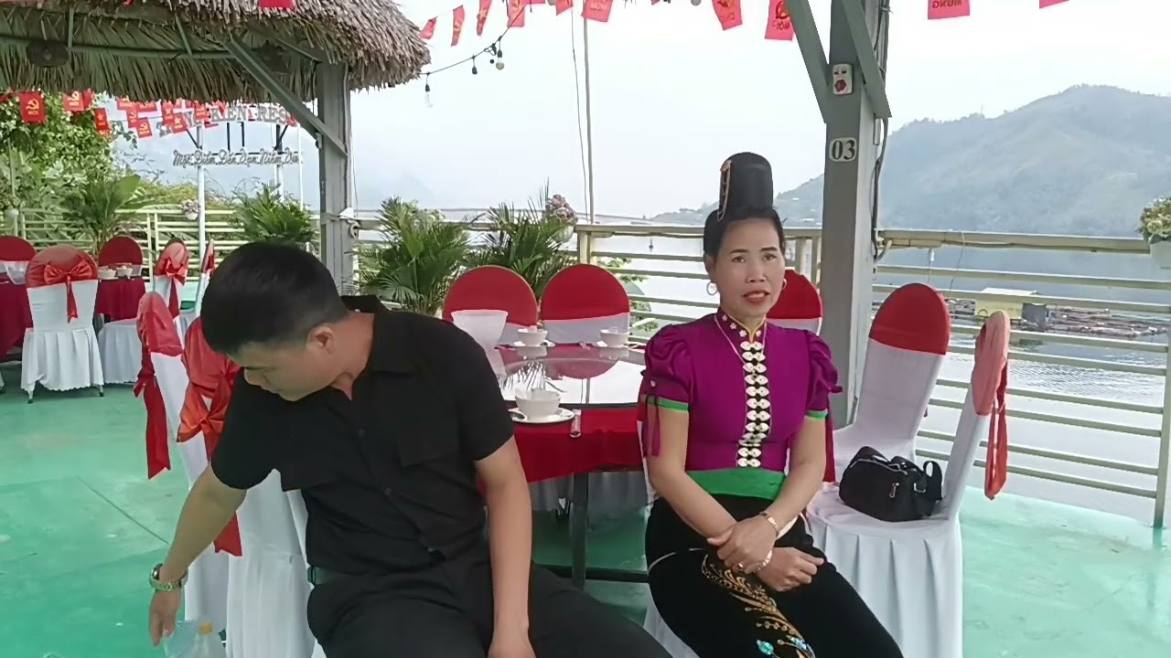 Ý Ánh va hảư lo Khiêm côn lài mia ha va chang khắp hênh 