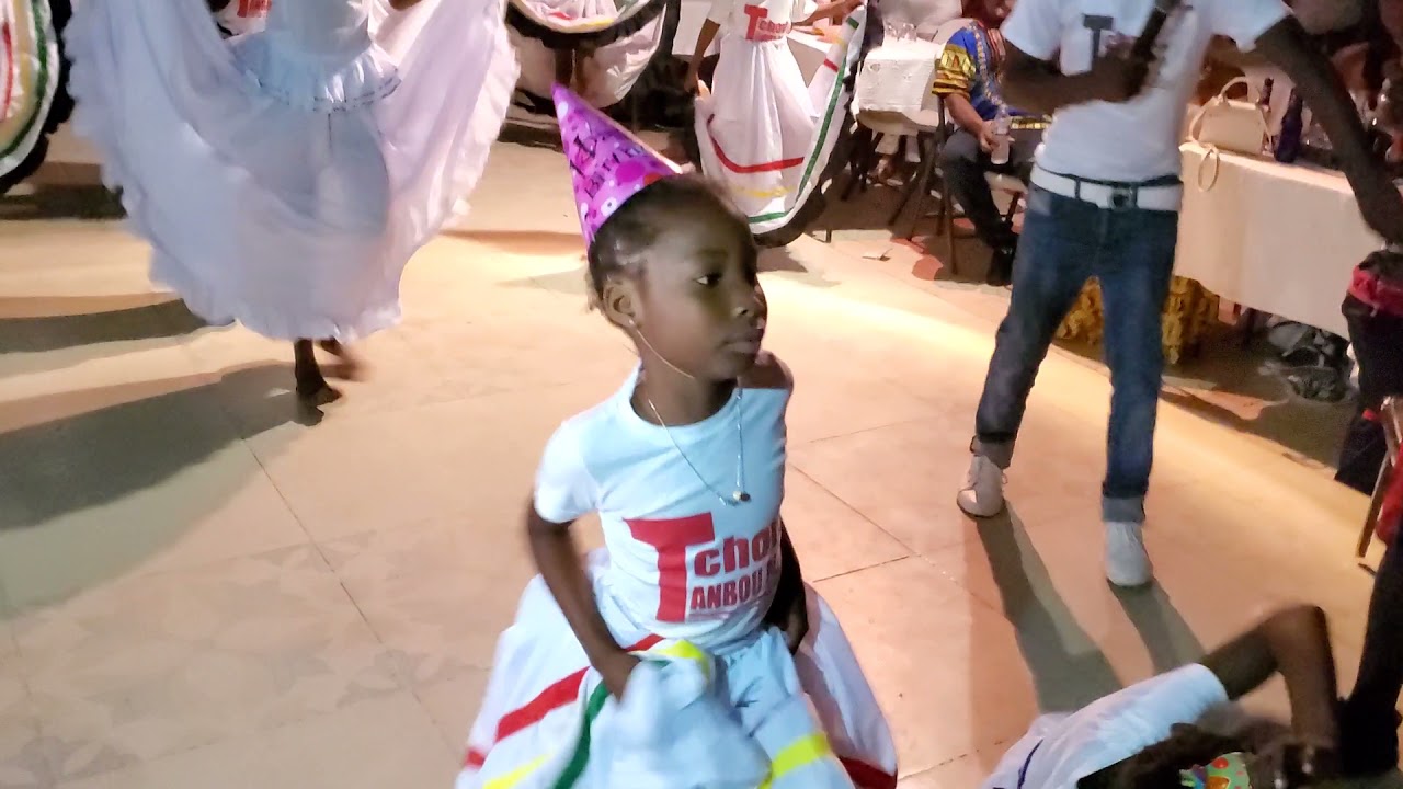 Mezanmi Kouri Vin Gade Kòman Timoun Tchovi Tanbou Pale Yo Ap Danse Vodou An Granmou