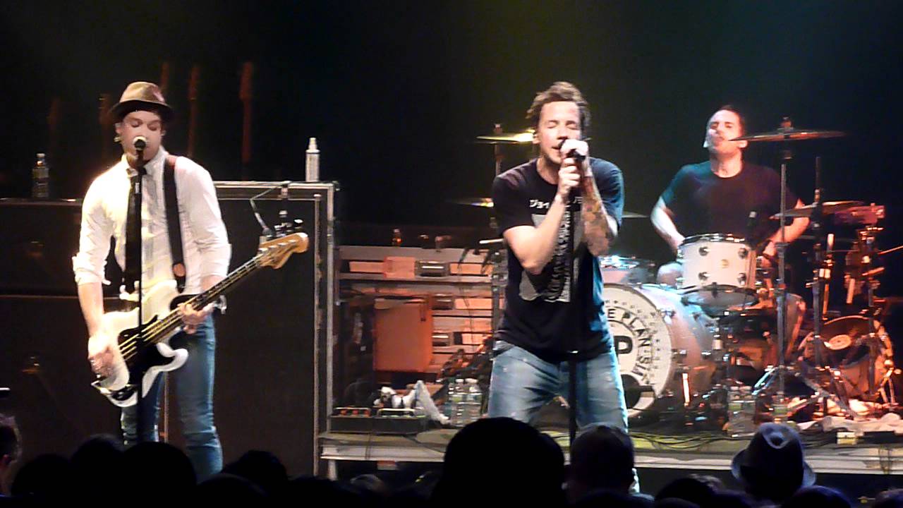 Astronaut- Simple Plan