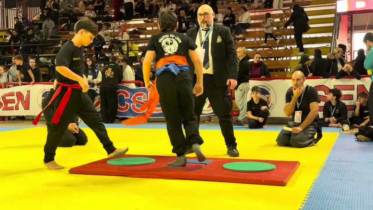 Finale 1° round Tui Sho a piedi fissi maschile 10/12 anni 45/50 kg perso da Joele (dx)