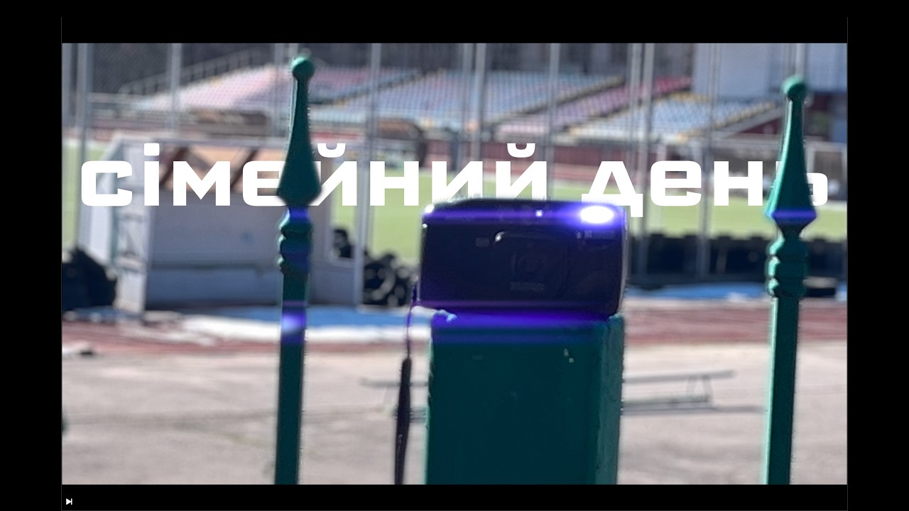 Day 27 8:44 AM Сімейний день. Сімейний день. камін.