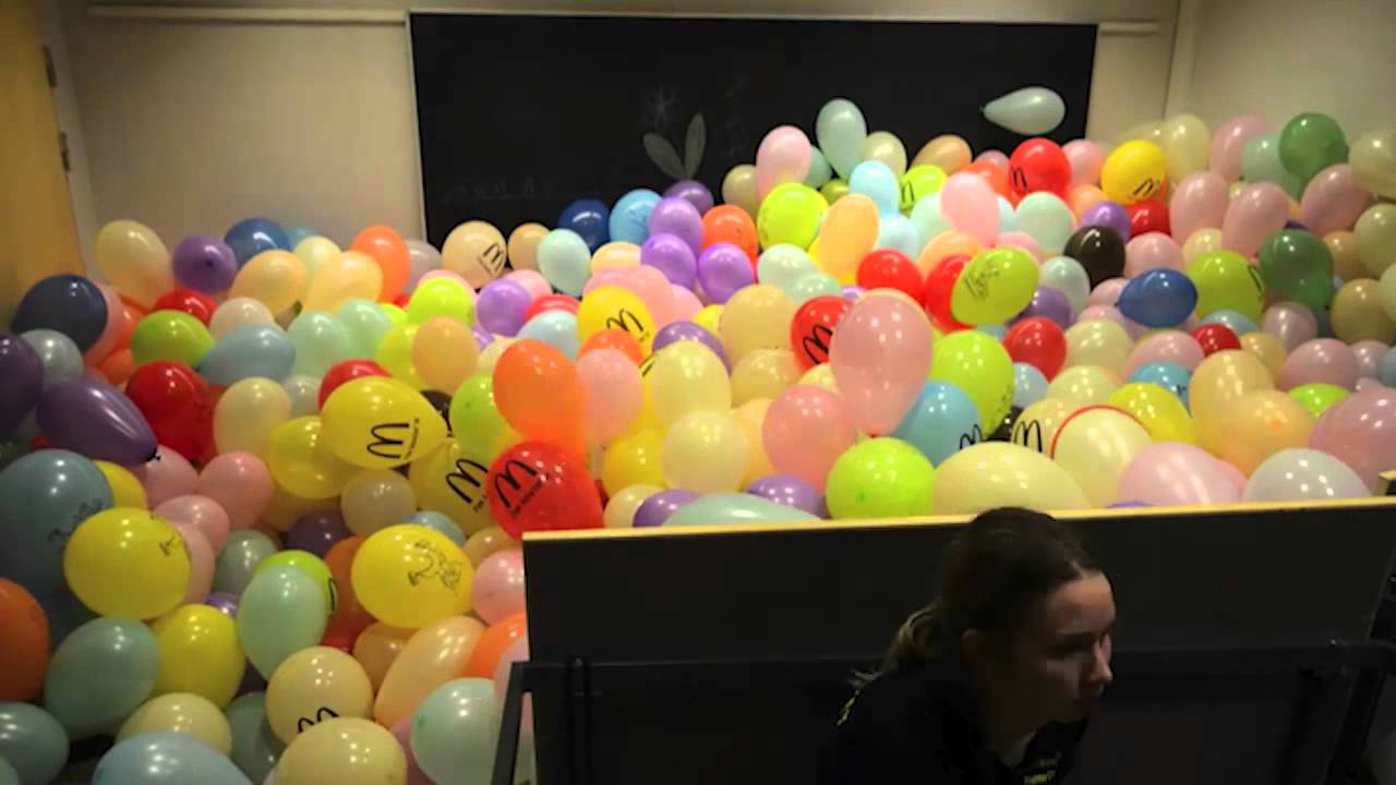 UTN:s Klubbverk går nuts blåser upp 8000 ballonger
